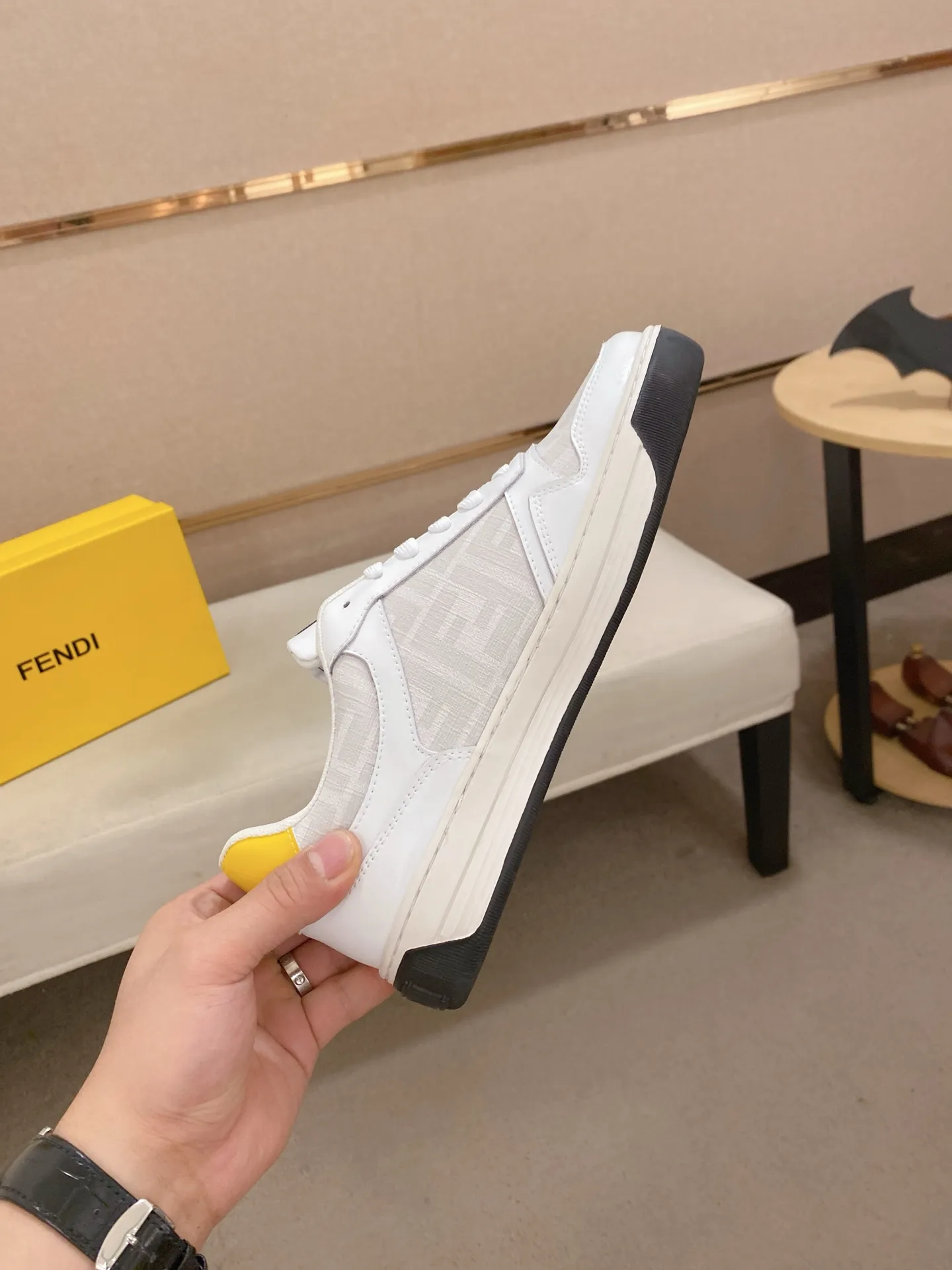 Men's shoes 💰 420💰 (FENDI) New style 👊🏻 upper 🇮🇹 imported cowhide fabric 🇩🇪 lining imported sheepskin lining. The original outsole is molded to highlight the identity of every man, and the upper foot is stable and stable🚶🏻🚶🏻The high-end custom counters reproduce the original version📯No matter the wind or rain, the shoe last remains unchanged and can withstand the verification of time🔍️,🔵 Size: 38-44 (45 is custom-made and cannot be returned or exchanged